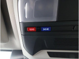 専用ボタンでコールセンターへ接続。状況に応じて緊急車両の要請やロードサービスの取次ぎを行います。重大事故の際は自動的にコールセンターにつながり、緊急車両やドクターヘリを要請します。(要申込)