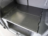 ◆荷室用ユーティリティーボード◆荷室を上下に分割して有効活用!反転させれば濡れたアイテムを載せられるワイパブル仕様に。