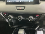 運転席/助手席シートヒーターで寒い日もすぐに温かくなり快適に過ごせます。3段階の温度調整が可能です