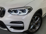 安心のBMW認定中古車は100項目の箇所を徹底的にチェック致します。機械的な箇所や電気系、コンピューターなどをご納車前に点検し、交換基準に達した部品は全て新品に修理返品した後にご納車致します。