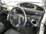 【運転席】運転席周りの画像です。プロの手で隅々までクリーニングしています。ご来店いただき実際に見てみてくださいね☆