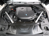 安心のBMW認定中古車は100項目の箇所を徹底的にチェック致します。機械的な箇所や電気系、コンピューターなどをご納車前に点検し、交換基準に達した部品は全て新品に修理返品した後にご納車致します。