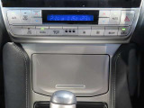 左右独立温度コントロールフルオートエアコンです。運転席、助手席それぞれで独立して温度設定ができます。冷え性の方が乗っても安心ですね♪
