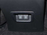 充電用USB端子付き。スマートフォンなどの充電に便利です。
