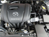 「SKYACTIV-G(ガソリン)」は、規格外の高圧縮を実現し、世界のエンジン技術者に驚きを与えました。さらに、それを維持したままノッキングの発生を抑え、熱効率を向上、走りにも寄与したエンジンです。
