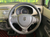 インテリアに合わせたデザインのステアリングは、運転される方のことも考え、運転しやすい形状、大きさです。是非一度、実際に触ってお確かめください。