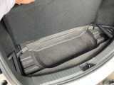 荷室のフロアボードを開けるとサブトランクが出現!ちょっとした小物を収納できます。