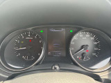 多機能なスピードメーターで運転支援システムの設定も可能です。