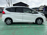 両側パワースライドドア付きで便利!小さなお子様も乗り降り楽々です♪スイッチは運転席にもありますよ!