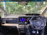 フロントガラスが大きく、ワイドな視界で運転もしやすくなるように、設計されています。