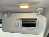 【運転席サンバイザー】鏡が付いているのでメイク直しなどに便利★