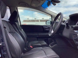 すわり心地の良い運転席・助手席です。長時間のドライブの疲れ軽減に貢献します。どうぞ快適なドライブを♪