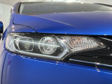 LEDヘッドライトは、点灯の瞬間から最大光量を発揮し、突然暗くなるトンネルなどでの安定感を高めます。