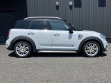 MINI正規ディーラーならではの品質の高い認定中古車を常時20台以上展示しております。