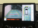 パノラミックビューモニター搭載。カメラで車両周囲の状況を映し出すため、狭い場所での駐車などに役立ちます。