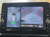【アラウンドビューモニター】車を上から見下ろしているかのような映像で周囲の状況がひと目で確認、狭い駐車場に駐車するときも安心です♪