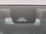 【トヨタセーフティセンス】走行中に前方の車両等を認識し、衝突しそうな時は警報とブレーキで衝突回避と被害軽減をアシスト。より安全にドライブをお楽しみいただけます。