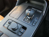 電動パーキングブレーキ&オートブレーキホールド 信号待ちや渋滞(停車)時など、ブレーキを踏み続けなくても、ブレーキを維持し続けます。アクセルを踏むと自動的に解除されます。ストレス軽減になります。