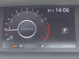 弊社お下取車車/走行54,920キロ。※掲載車が少しでも気になるお客さま、私共スタッフはクルマの事がよくわからないお客さまへ丁寧な説明を心掛けております。お気軽にご相談ください(定休日 火/水曜)。