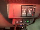 運転席の手元で両側スライドドアの開閉操作が可能です。