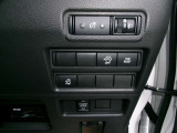 左側パワースライドドアスイッチ。運転席からも操作出来ます。