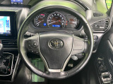 【純正革巻きステアリング】上質な革を使用することで、手にしっかり馴染みとても運転しやすいハンドルです♪