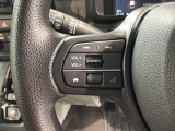 ステアリングにオーディオ操作スイッチが付いています。オーディオ画面に直接タッチしなくても操作が出来ますので、運転に集中できます。