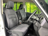 運転席まわりには十分なスペースがあり、大柄な方でもゆったり運転していただける環境です。