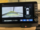 リバースギアに入れるだけで後方の表示へ切り替わります。夜間や雨の日の駐車も楽になりますよ。