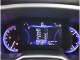 とっても見やすいメーターです。夜間時はラグジュアリーな気分にさせてくれる照明が魅力ですので、夜のドライブも楽しみになりますよ♪