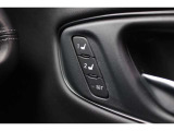 パワーシートには調整位置を登録・呼び出しできるメモリー機能がついています。運転を交代した際などにとても便利です。