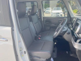運転席シート廻りは使用感も少なく、良好な状態となっています。前オーナー様が丁寧に使っていたことがよくわかりますね。