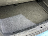 【トランク】積み込みやすくて、たっぷり積める荷室です。シートアレンジできるものは、乗車人数と荷物の量や大きさによってシートを動かすことができるので、より快適なドライブが可能です!