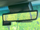 【デジタルインナーミラー】後席の大きな荷物や同乗者で後方が確認しづらい時でも安心!カメラが撮影した車両後方の映像をルームミラー内に表示。クリアな視界で状況の確認が可能です!