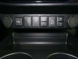 【充電用USB端子】デバイスの充電に便利です。※実際の接続端子は写真で確認or店舗までご気軽にお問合せください♪