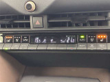 デュアルエアコンとは、運転席と助手席で、個別に温度設定ができる機能です。気温の感じ方は、人それぞれ違うもの。乗る人に優しい機能ですね。