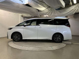 助手席側は電動スライドドアになってます。運転席やキーのリモコンで開閉できるので手が塞がっていても楽に積み降ろし出来ますよ。