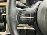 ステアリングにオーディオ操作スイッチが付いています。オーディオ画面に直接タッチしなくても操作が出来ますので、運転に集中できます。