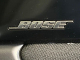 BOSEサウンドシステム】メーカーオプションの高品位サウンドシステムを搭載。専用のチューニングが施された大小様々なスピーカーから良質なサウンドが奏でられ、臨場感あふれる音響空間を演出します。