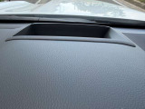 カラーヘッドアップディスプレイ(フロントガラスに運転に必要な情報が映し出されます)