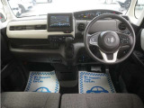 運転にかかわる様々な操作を安全に行えるように視点移動が少なく、操作性に配慮されたスイッチ類が凝縮されたコクピットです。