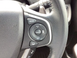 Hondaセンシングの機能のひとつ、アダプティブクルーズコントロール付!アクセルから足を離しても設定したスピードと前車との車間を保ち走行してくれます!車線維持もアシスト☆高速道路で疲労軽減ですね☆