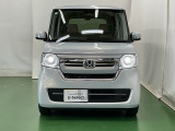 LEDヘッドライトを装備しています。LEDヘッドライトはとても明るく、雨の日や夜間走行も安全・安心です。オートライトコントロール付きで周囲の明るさに応じて自動で点灯・消灯します