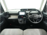 ◆視界広々で非常に運転しやすくロングドライブでも疲れを感じさせないすっきりとまとまったインパネ周りです。