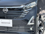 最新式はLEDヘッドランプですね。瞬時に明るい光が夜間の運転をぐっと楽にしてくれますよ。
