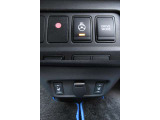 運転席・助手席のシートヒーターやハンドルヒーターも装備されております ♪