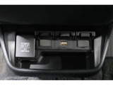 スマートフォンなどの音楽再生が可能なUSB接続ジャック装備車両です♪♪♪