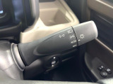 【オートライト】周りの明るさに応じて自動でヘッドライトの点灯・消灯ができる機能です!ライトの付け忘れ・消し忘れなどが無くなり、雨の日や夕方の走行も安心!トンネル通過時も便利ですね♪