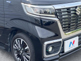 【LEDヘッドライト】悪天候や夜間走行時も良好な視界を確保し安心して運転できる高輝度LEDヘッドライトを装備!点灯速度が早く、消費電力も抑えられています。