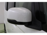 ウインカーミラーはお洒落なだけでなく、対向車や歩行者からの視認性が良く安全性が向上し、事故防止にもつながります。